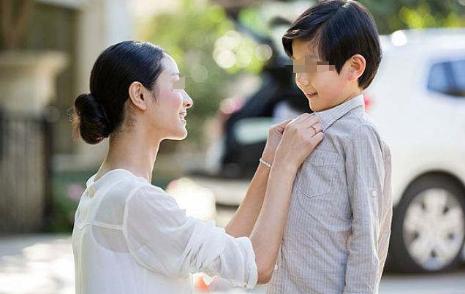 「你的育儿经」孩子裤子里拽出一物，笑翻幼儿园老师，网友：爸爸等着跪搓衣板吧