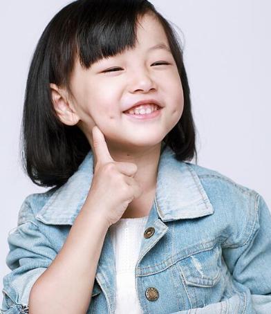超级宝妈@想知道宝宝长大后颜值高与低，通常看这4个特征，满足两个就不错