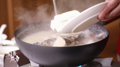 上海独一份的鱼头汤，红亮味醇喝精光