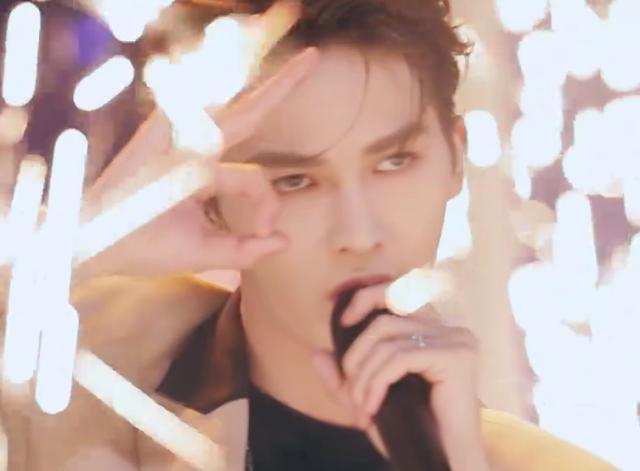 《青2》合作舞台预告来了，NPC学长看花眼，见到Lisa我犯花痴啦fun娱乐