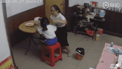 优雅的叶子■4岁女童被“网红”后妈虐待濒死：有些人，真的不配当父母
