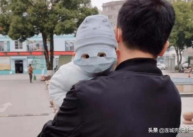 [超级宝妈]“婴儿”打预防针走红，网友笑翻：施主，老衲能否打个劫？