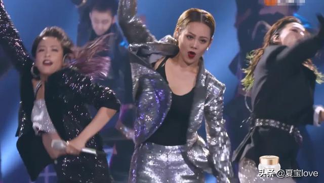 老猫念诗|有种“可爱”叫宁静跳热舞，口头上说抗拒，真实效果却甜鼾极了