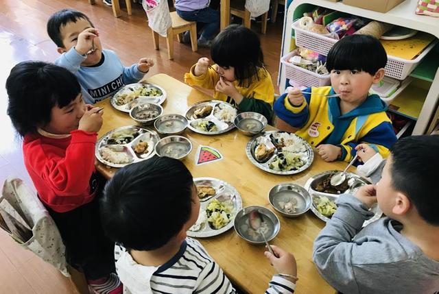 幼儿园中的三种“冷暴力”，让懵懂无知的孩子遭殃，比打骂还伤人