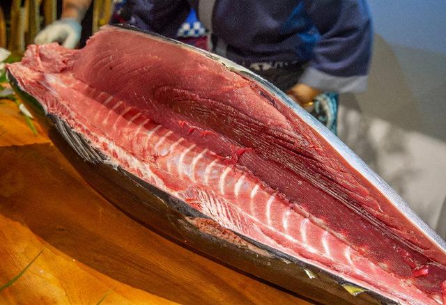 世上最贵的“4种海鲜”，加州鲍鱼上榜，一头足够几个成年人吃饱