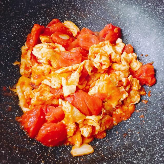 番茄炒蛋，很多人都把顺序弄错了，难怪鸡蛋不嫩易碎