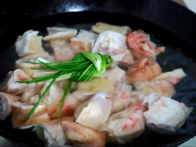 猪蹄这种做法，Q弹软烂，孩子老人吃了补钙比钙片强，家常又简单