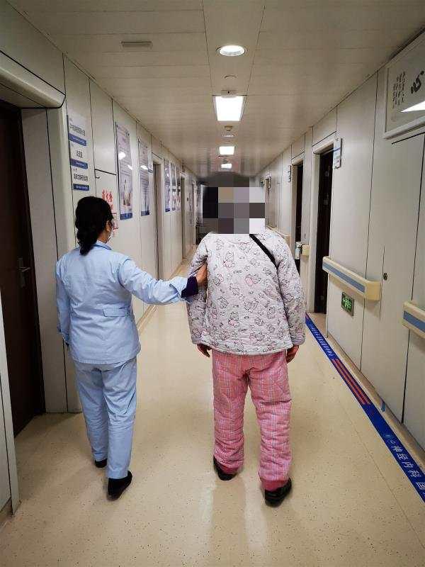 患者|倒盆水，90岁老人突发脑中风，长假过半，医生再次强调这5条
