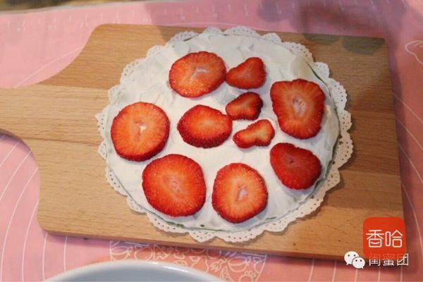 少女心系列！好吃到流泪的抹茶草莓千层蛋糕，免烤箱零失败