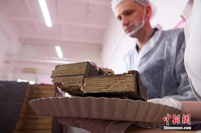 共层|“世界上最大巧克力蛋糕”共1402层重量超过3吨