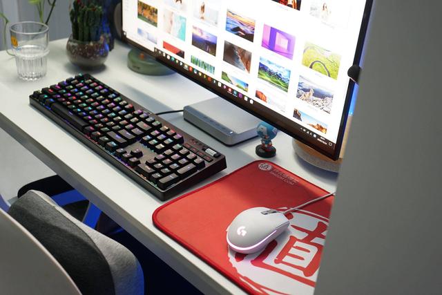 超频三GI801黑曼巴机械键盘：可轻松换轴，RGB灯效太爽了