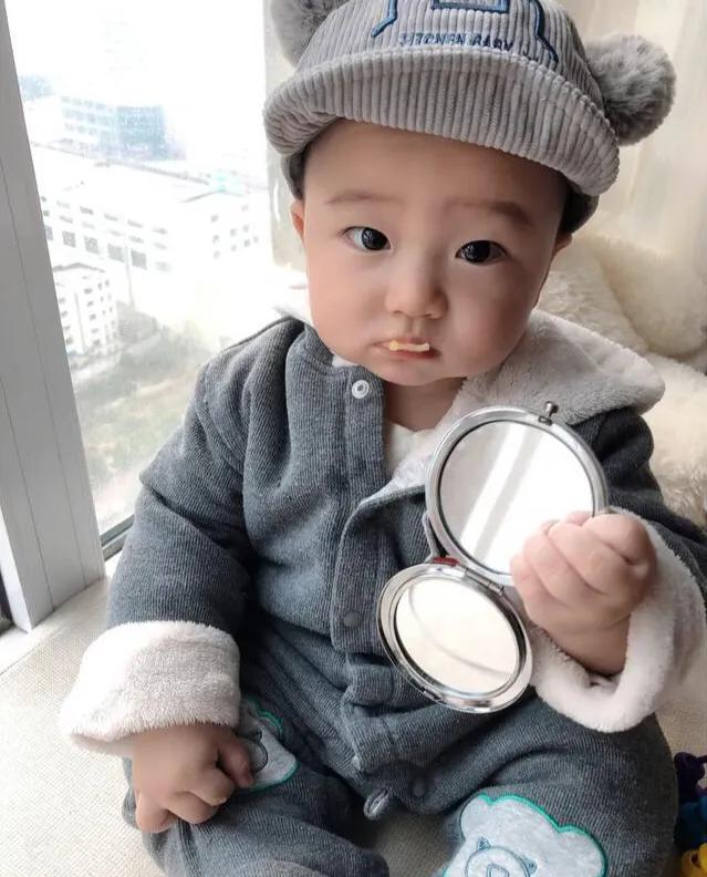 超级宝妈▲看似简单的游戏也能培养孩子的自我意识、促进自控力