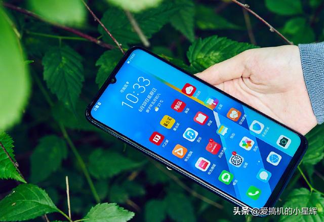 荣耀续航王，30万跑分+5000毫安+双扬声器仅1899