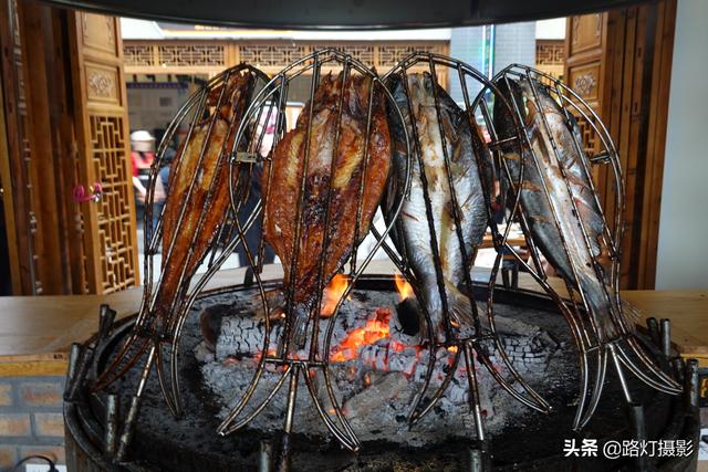 #趣旅游#乌鲁木齐南山脚下的美食街,与成都宽窄巷子是“姊妹”,你去过吗