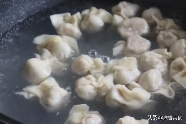冬至包馄饨，还是这种味的好吃，鲜香又滑嫩，一口一个香，真过瘾