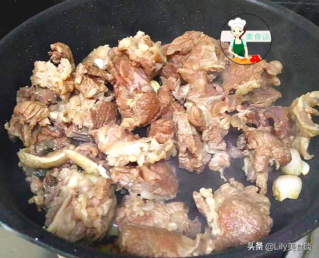 冬天吃牛肉好处多，牛肉这么炖，味道实在太棒了，快给家人炖一锅