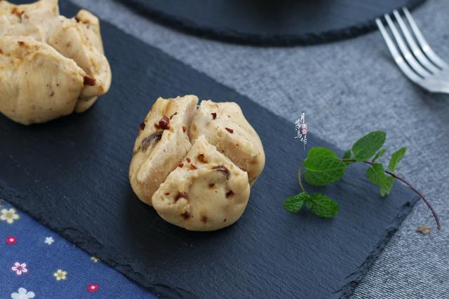 哈哈，花了1年时间，我的馒头终于“开花”了，太好吃，太开心