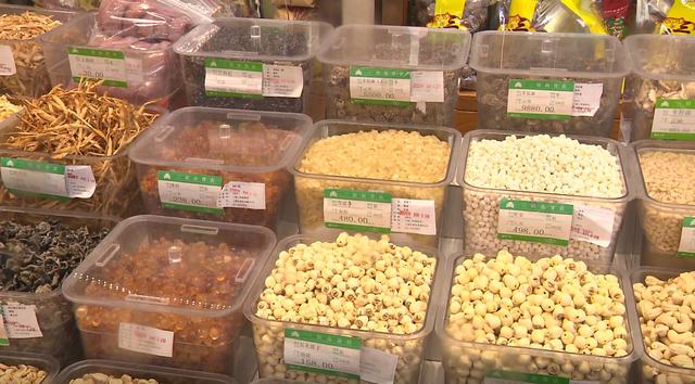 红烧羊肉、涮羊肉、火腿、桃胶、核桃粉……冬季滋补来黄浦就“购”了