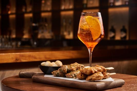 星巴克|延时营业、云朵巴士、茶云夜派对……星巴克\"刷夜\"指南来了