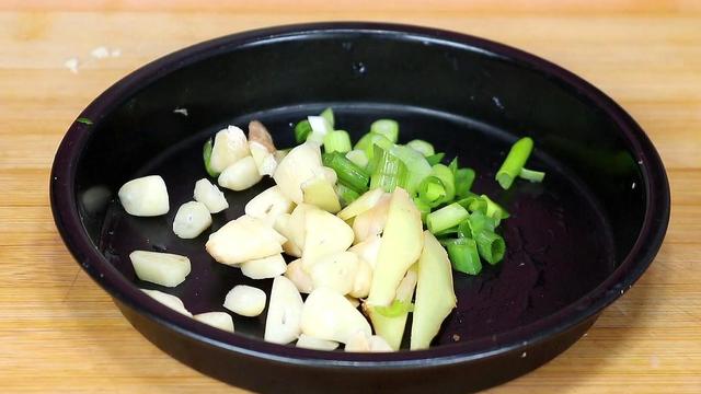 1块豆腐，4个鸡蛋，花2年研究，实在太香了，给红烧肉都不换