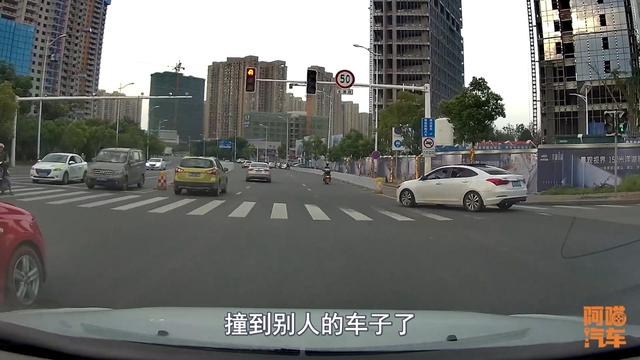 城区道路限速50，为何这么多人还敢超速？难道他们不怕违章吗