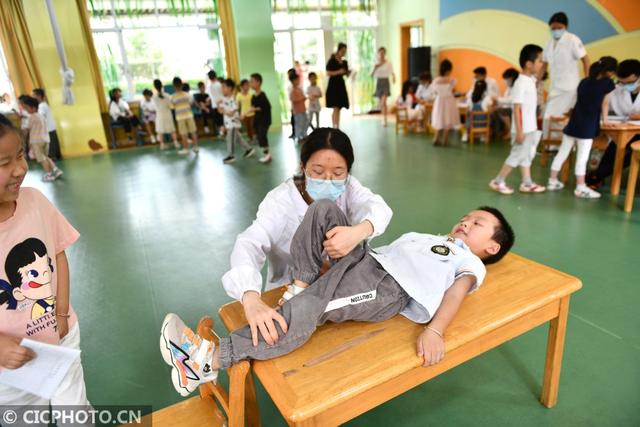 新华社|浙江东阳：健康体检呵护成长