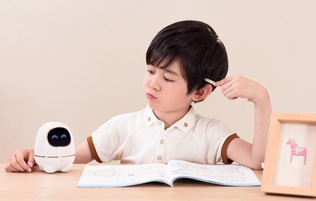 你的育儿经▲学校没开学怕耽误孩子早教？给孩子请一个人工智能机器人当家教吧
