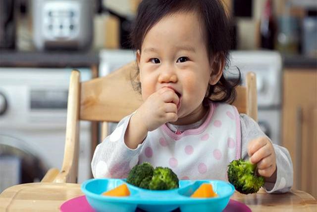 儿科医生：这种常见辅食正在剥夺孩子的成长机会，易吃出营养不良