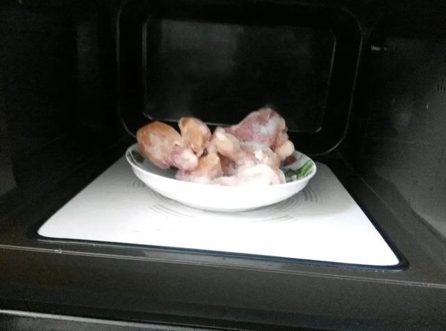 市场上的“冷冻鸡翅”都是哪来的？为什么从不断货，看完再买