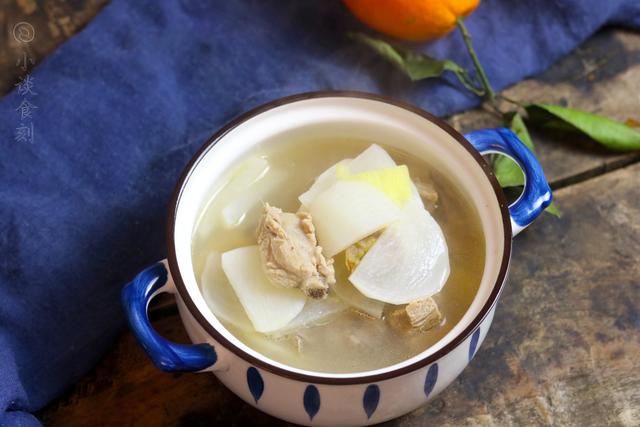 炖排骨，汤汁寡淡肉质柴？教你正确做法，排骨不腥不柴，汤汁奶白