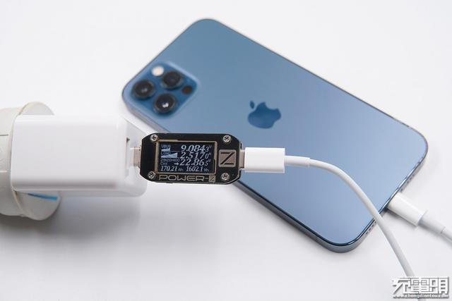 笔记本充电器可以给手机充电吗？iPhone 12 Pro实测