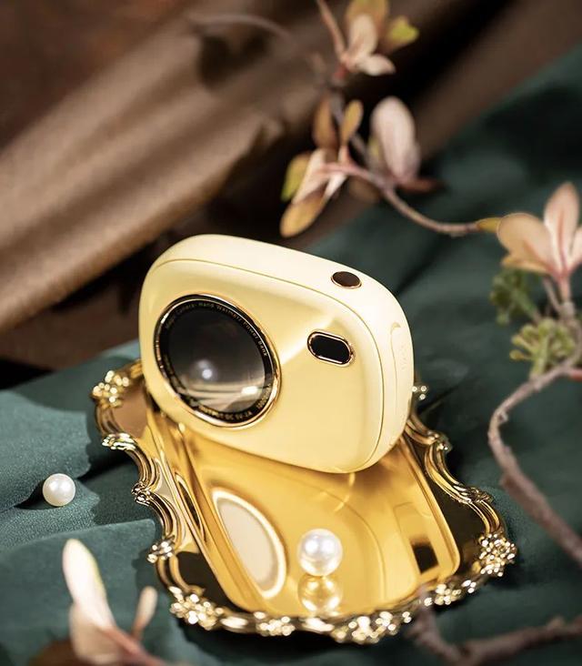 魔法相机暖手“神器”，能当充电宝还能做暖手器，5秒快速制热