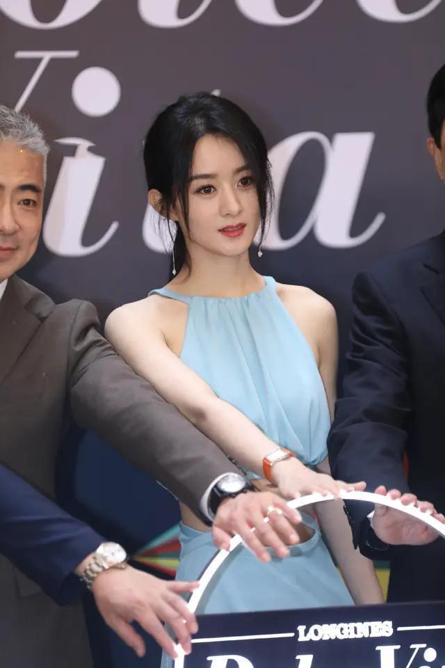 青岩梦罢|赵丽颖瘦出新高度，腰太细，衣服挂不住