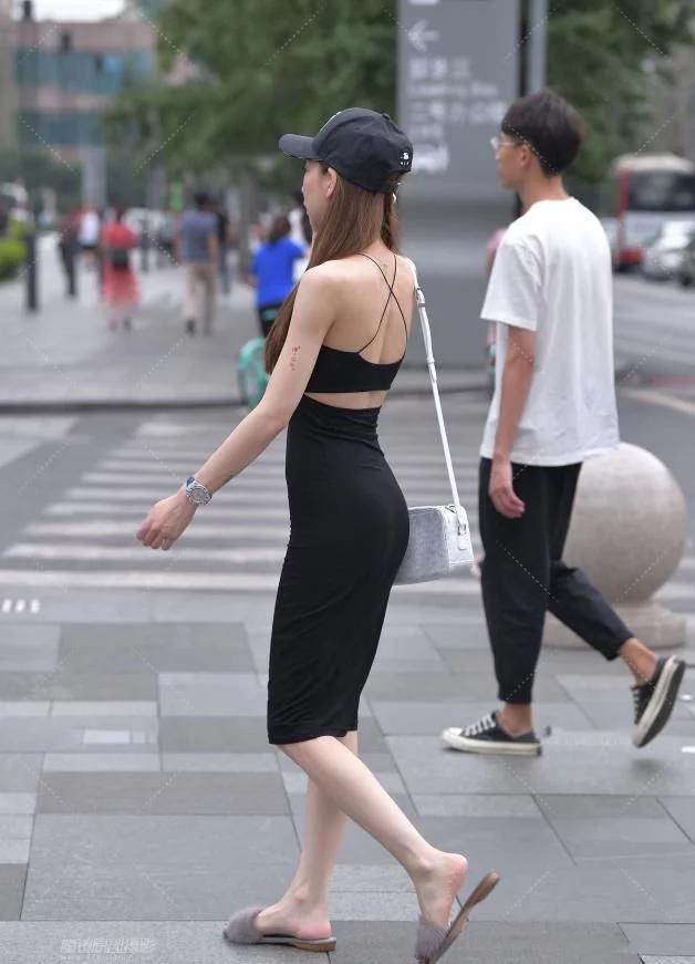 街拍美女:小姐姐们的背影真好看,网友