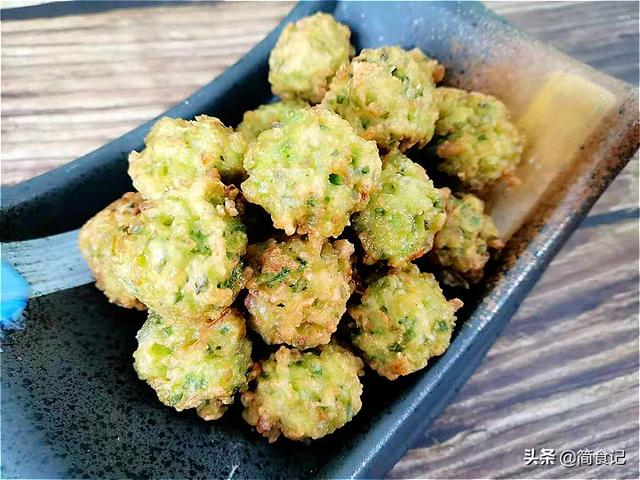 炸萝卜丸子时，用淀粉还是面粉？难怪不酥脆还油腻，很多人做错了