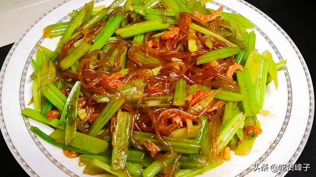 不管做什么炒粉条，可别泡软就炒，多加2步，粉条爽滑筋道又入味