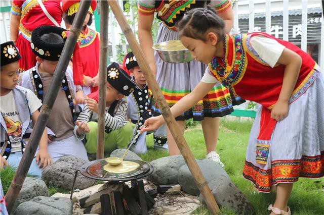 超级宝妈|泸水市幼儿园：边疆娃娃心向党 民族团结共成长