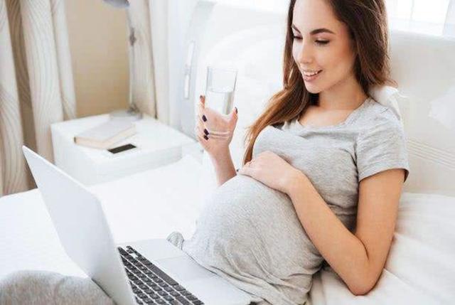 孕妇喝水也能补营养？孕期水分补充很有讲究，喝不对会“伤胎”