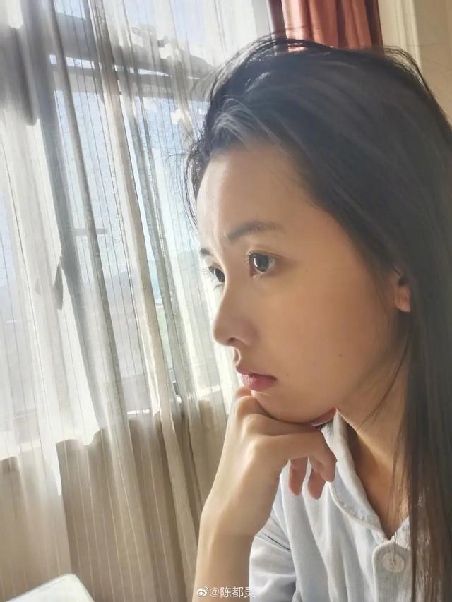 陈都灵，美丽可爱|资讯早知道