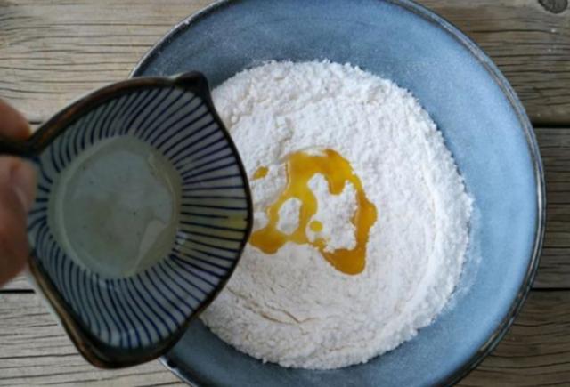 腐乳味的葱香饼，味道好吃，这才是真香