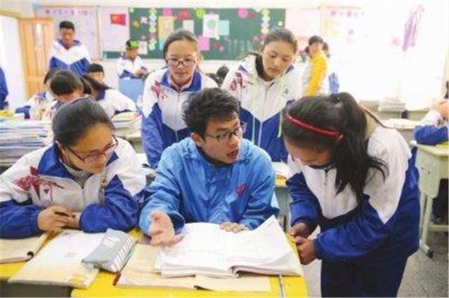 超级宝妈：孩子课间10分钟做什么？看这组图，网友：隔着屏幕都能感受到压力