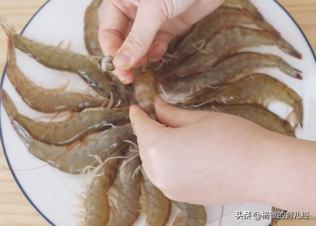 白灼虾怎么做才好吃？学会这2步，你也可以做出孩子爱吃的美味