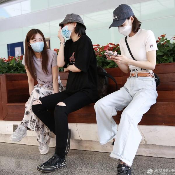 影视交流地|姐姐组团！张含韵与王丽坤比腰 李斯丹妮晒战利品仨人聊太嗨