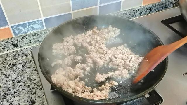 韭菜肉末豆腐羹，松软鲜嫩，真好吃，健脾和胃，老少皆宜的家常菜