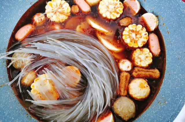 何老师同款麻辣烫，在家get起来，冬天就要吃点热乎的