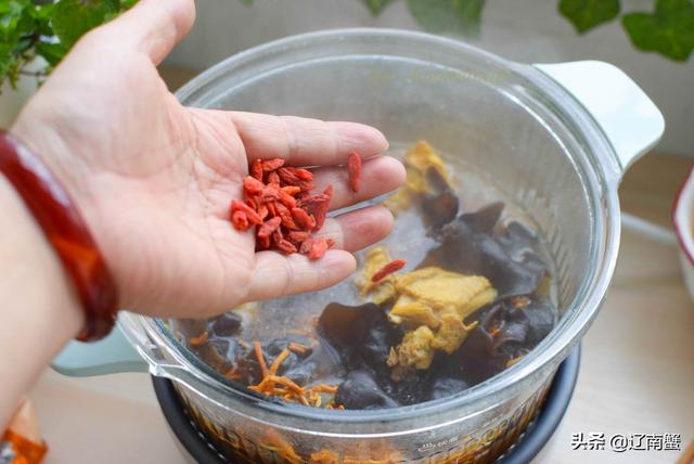 冬季养生，这汤不能错过，每周都要煮一次