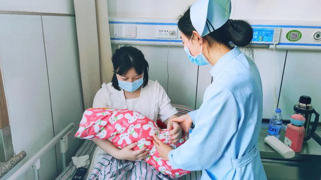 超级宝妈：全国母乳喂养宣传日：山东医专附属医院志愿者深入社区宣传母乳喂养健康知识