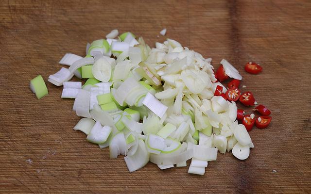 天越冷越爱一锅白菜猪肉炖粉条，有荤有素，热气腾腾，简单又家常