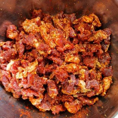 简单易做的#家庭烤箱版羊肉串#，让人吃了还想吃