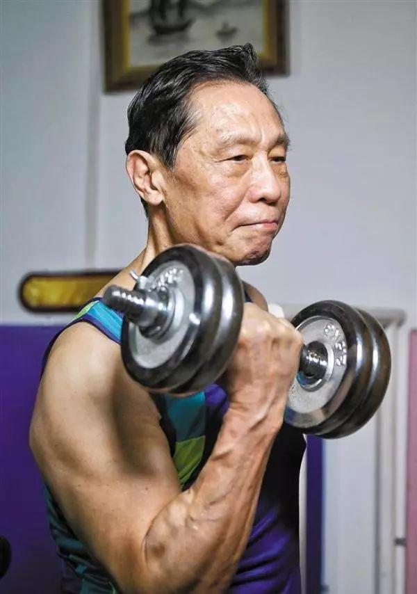 「你的育儿经」儿子，放下手中的笔，看看明媚的春光吧！妈妈真怕你变呆傻了